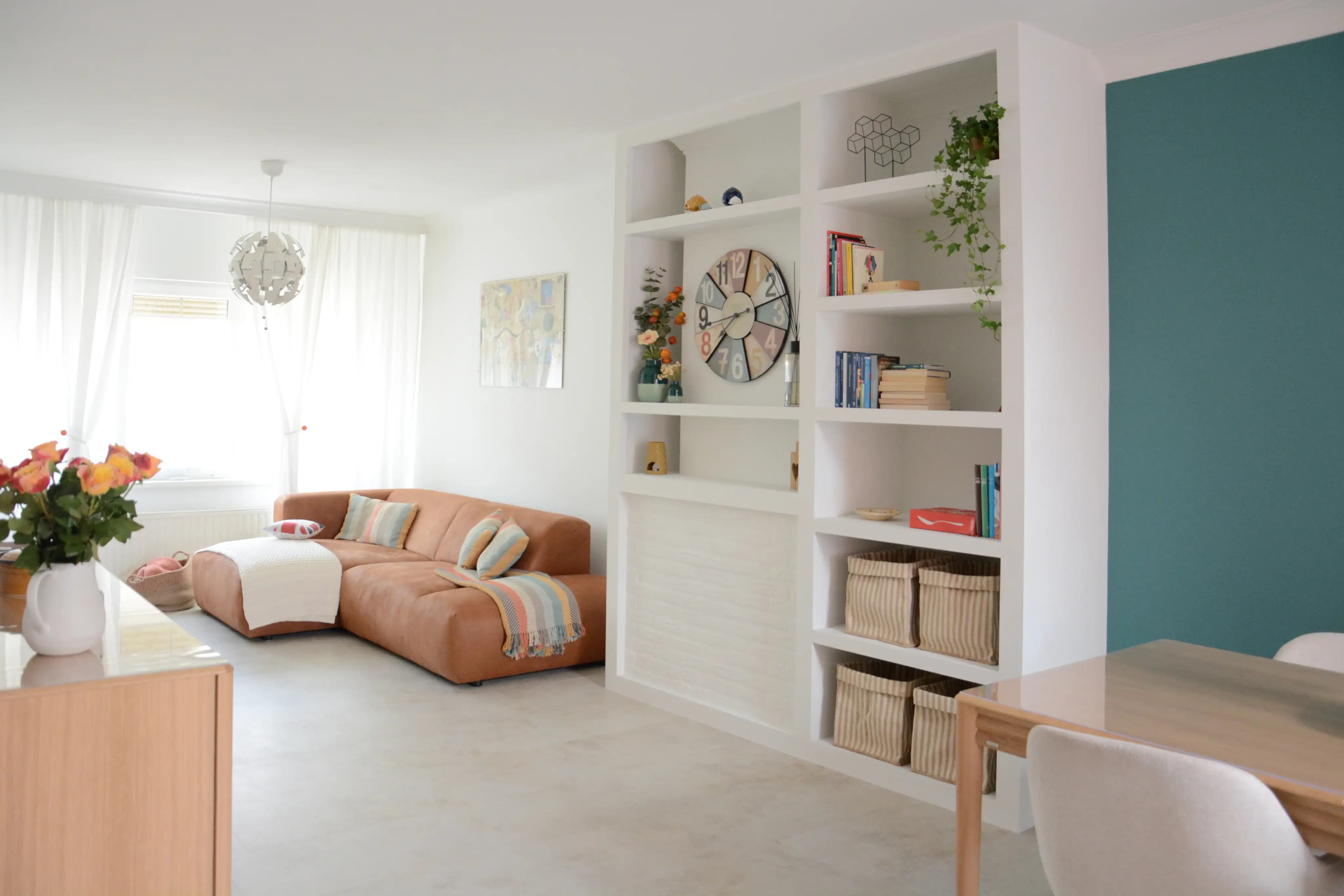 Ceramics and Piano living room overview